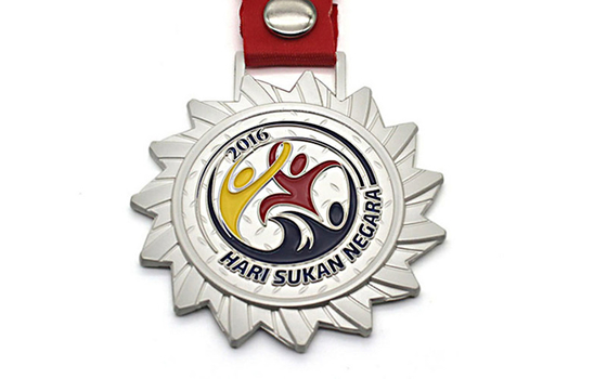 Китай Подгонянные медали спорт цвета и выбитый лентами логотип конструируют вес 30г дистрибьютор
